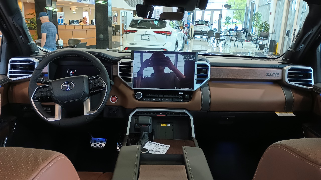 Toyota Tundra interior Dashboard