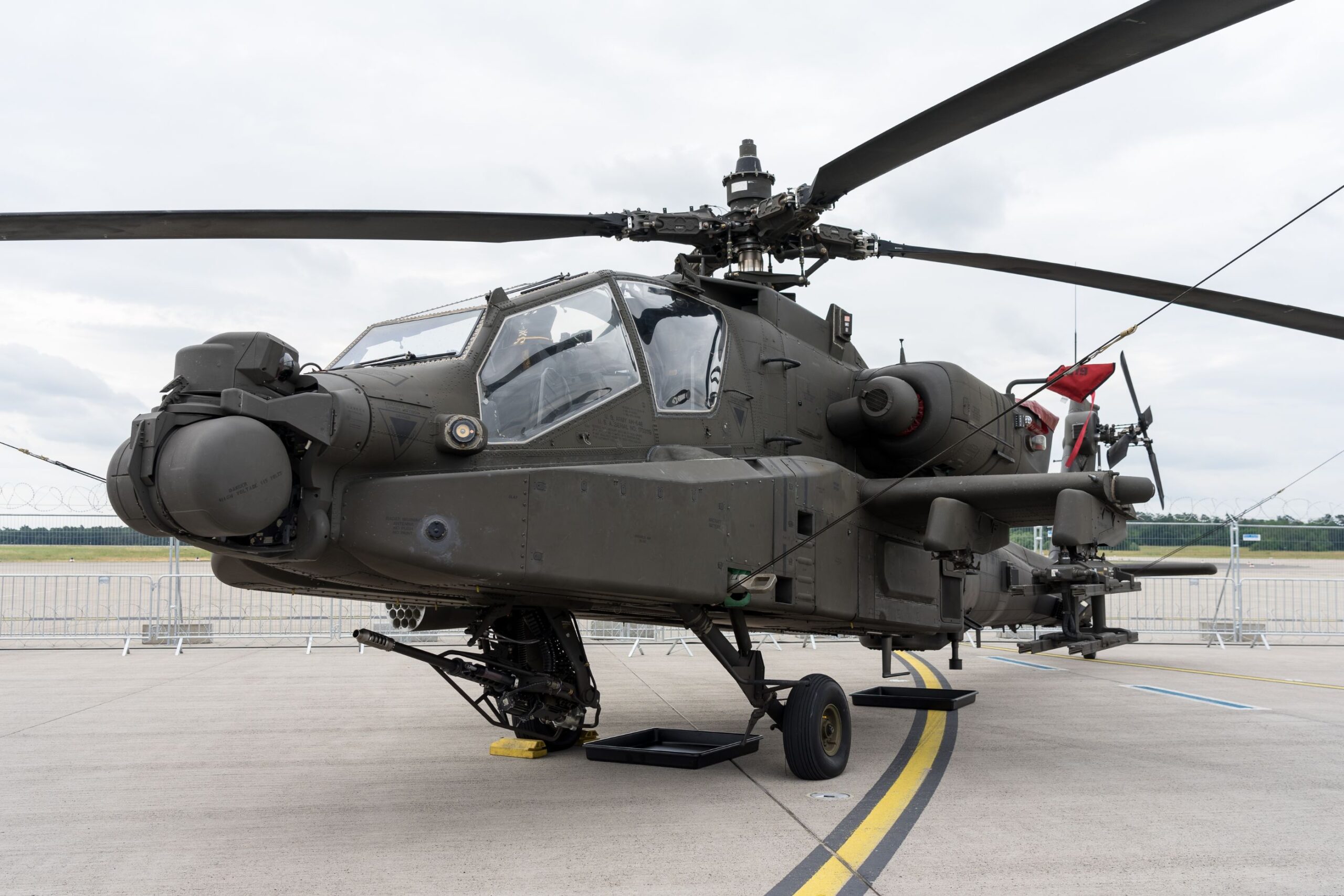 Apache AH-64 Attack Helicopter (1)