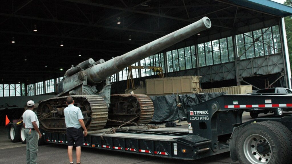 A World War I-era gun, the first test-fired when Dahlgren became a naval proving ground, arrives at Naval Support Facility Dahlgren in 2009.