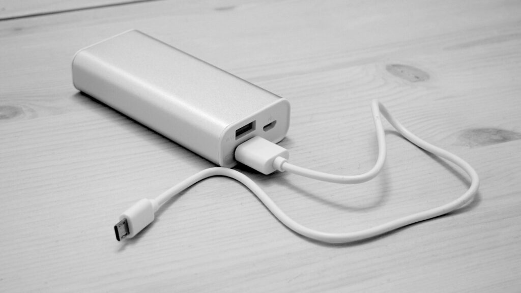 A generic portable power bank, not the recalled NEWDERY model.