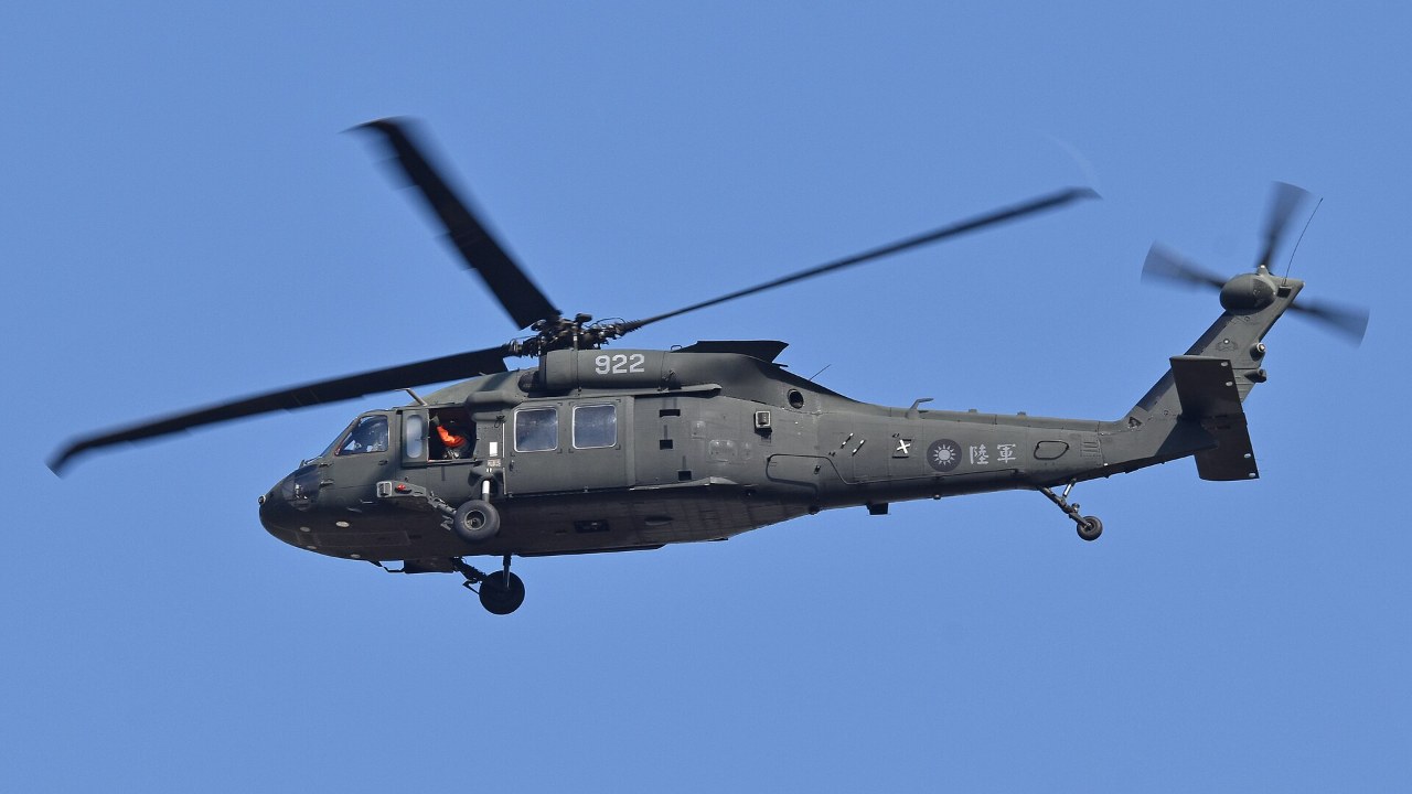 A U.S. Army UH-60M Black Hawk in flight.